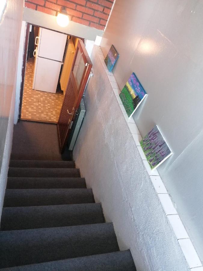 Ett Rums Laegenhet Med Egen Ingang, Parkering Örebro Extérieur photo
