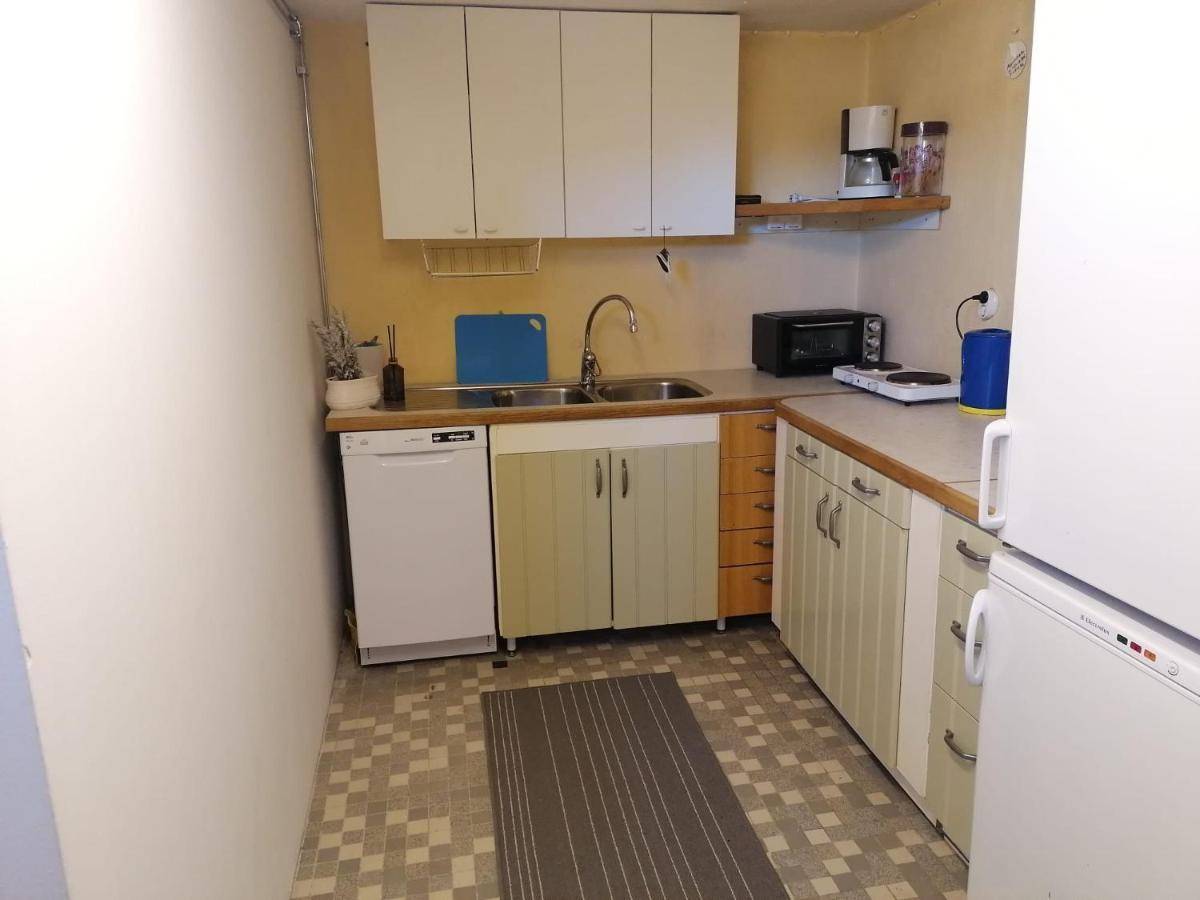 Ett Rums Laegenhet Med Egen Ingang, Parkering Örebro Extérieur photo
